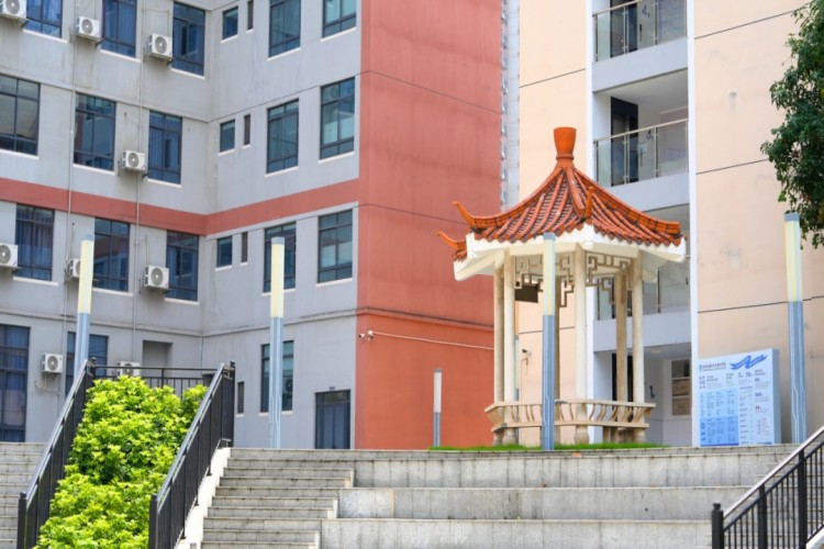 广州侨升复读学校环境图