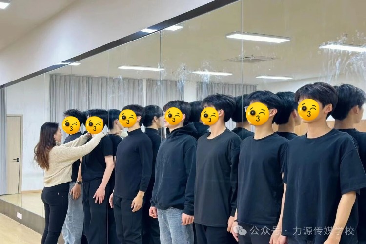 湖北力源传媒学校环境图