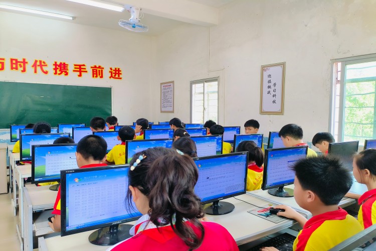 花果小学砺志成长班环境图