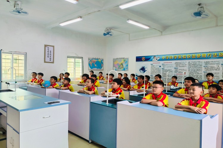 花果小学砺志成长班环境图