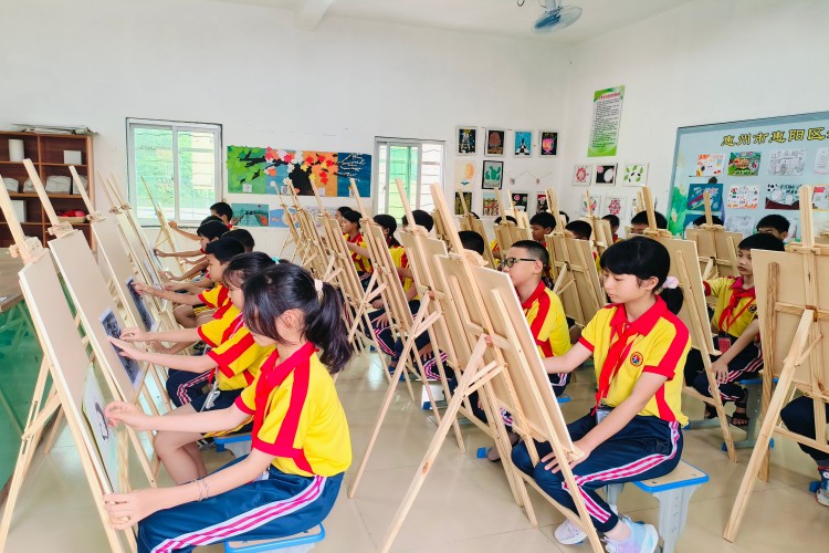 花果小学砺志成长班环境图