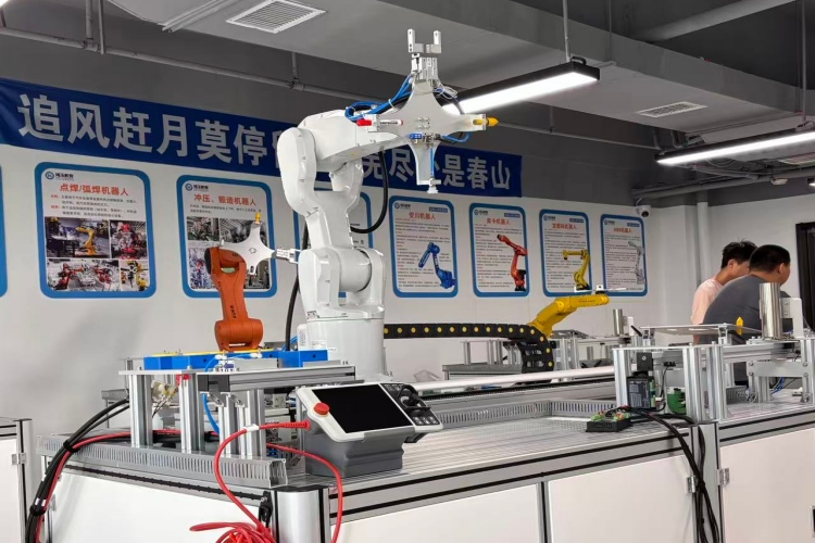 郑州鸿玉教育校区环境图
