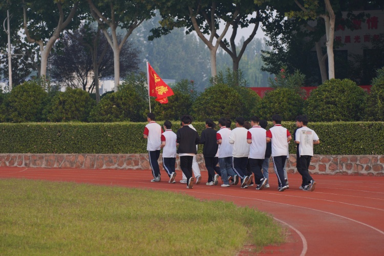 河南育源高级中学晨跑