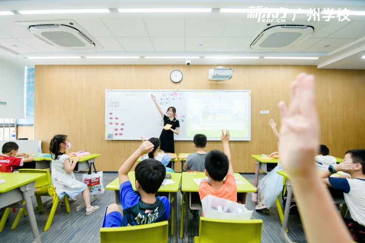 广州新东方培训学校学生上课