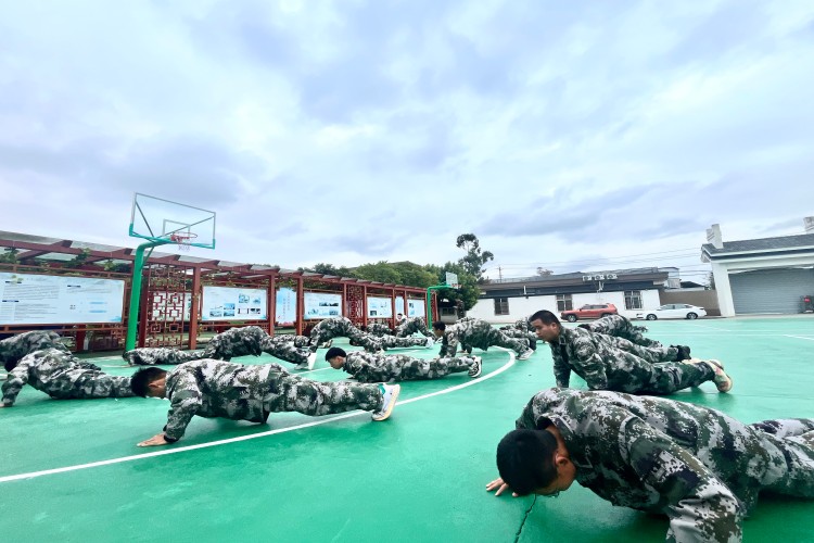 成都望晟拓展训练基地军事训练