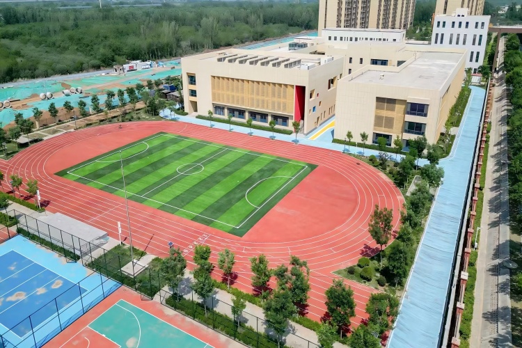 济南鸿立复读高级中学